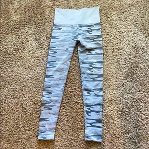 Seamless grey camo leggings